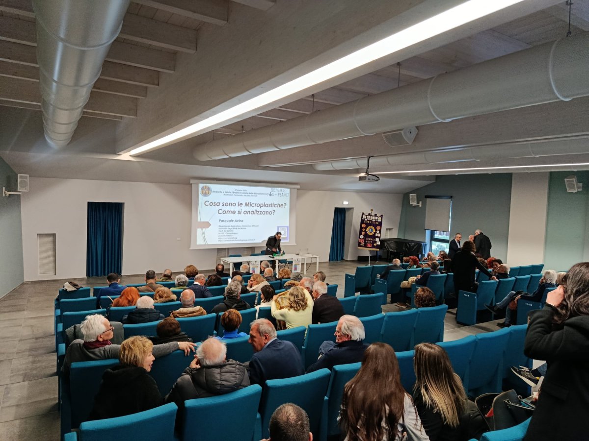 GRANDE SUCCESSO PER IL CONVEGNO “AMBIENTE E SALUTE – L’EREDITÀ INVISIBILE DELLE MICROPLASTICHE” PROMOSSO DAL LIONS CLUB TERMOLI HOST