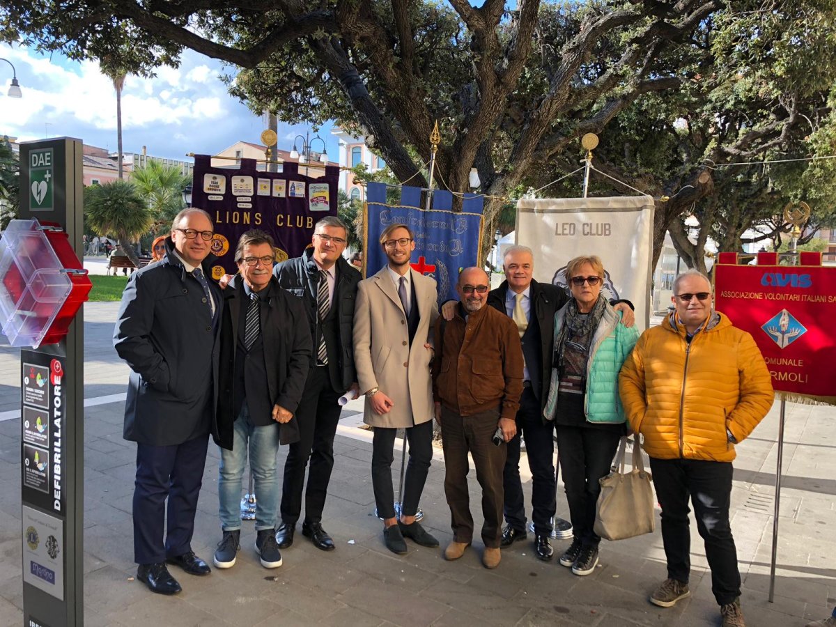 Inaugurazione di un Totem dotato di defibrillatore acquistato dal Lions Club Termoli Host e dal Leo Club in Piazza Monumento a Termoli