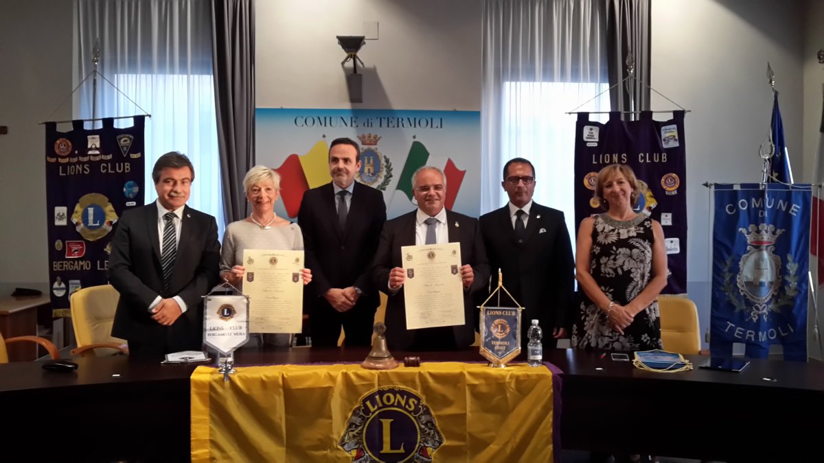 Perfezionamento del  gemellaggio tra il Lions Club “Termoli Host” e il Lions Club “Bergamo Le Mura”- Inaugurazione della  Mostra di pittura “Termoli Città Murata”- Scambio del Martelletto